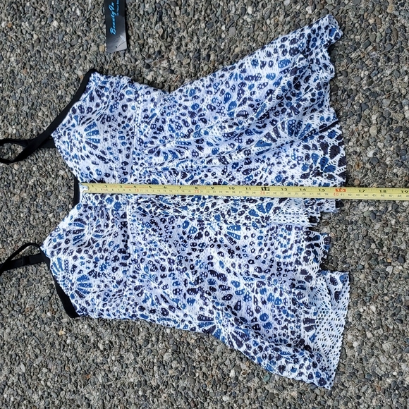 Charm Leaks Sleeveless Top Size Large - Picture 5 of 13